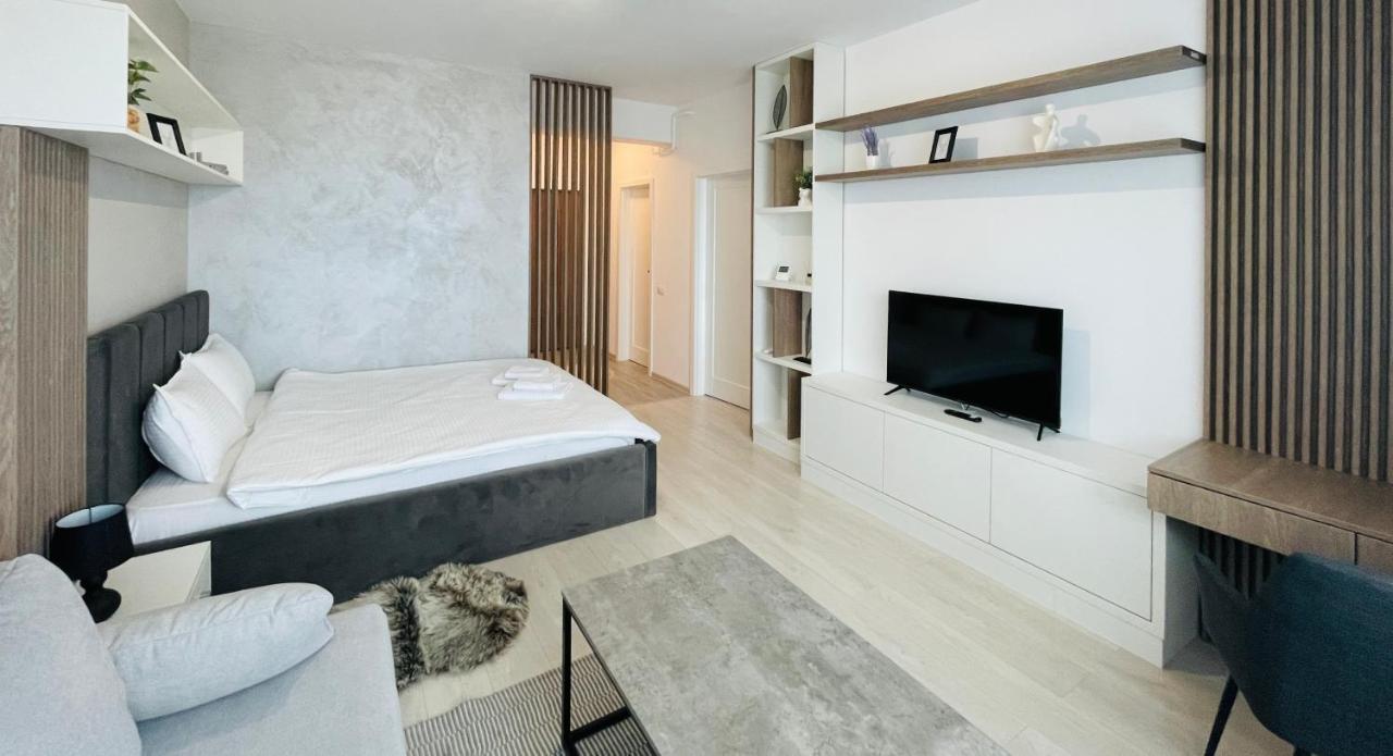 Q Royal Apartment - Palas Center Iasi Extérieur photo