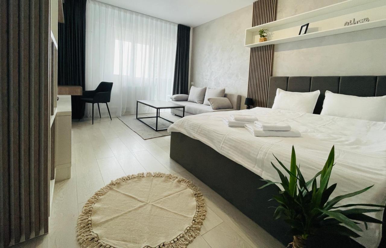 Q Royal Apartment - Palas Center Iasi Extérieur photo